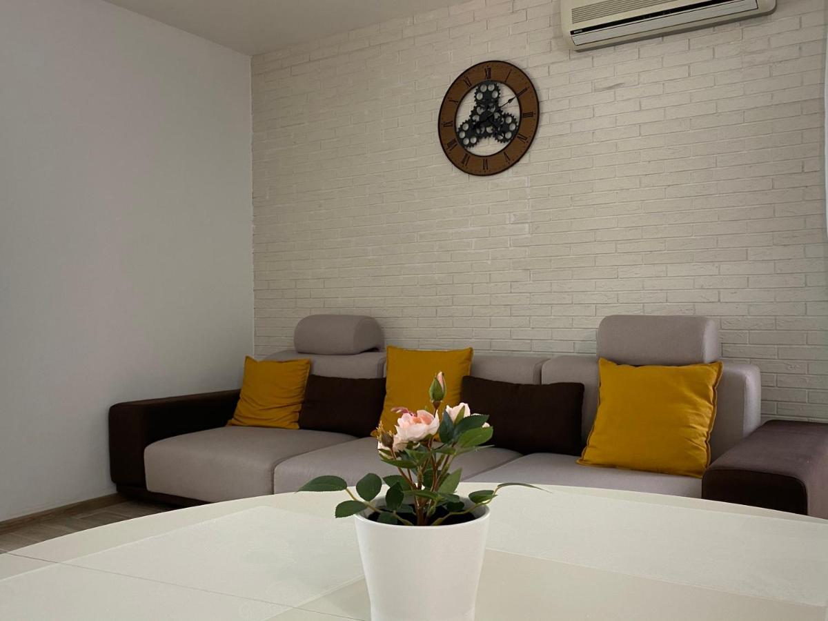 Sunny Deluxe Apartment Cosmopolis Stefanestii de Jos Esterno foto
